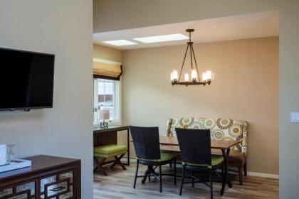 Lighthouse Lodge & Cottages - image 13