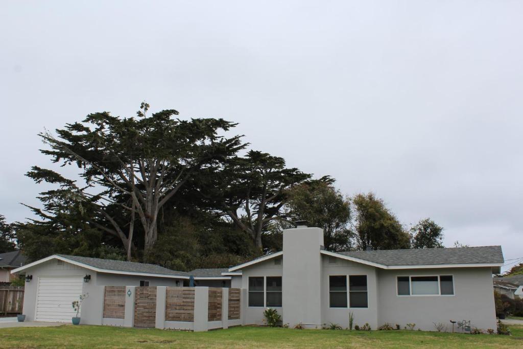 Walking Distance to Beach and Monterey Bay - main image