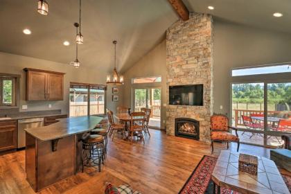 Rustic Cabin Near mt Rainier Fire Pit and BBQ Packwood