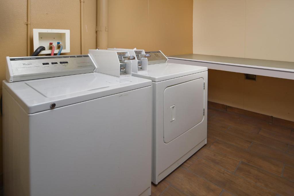 Red Roof Inn Paducah - image 4
