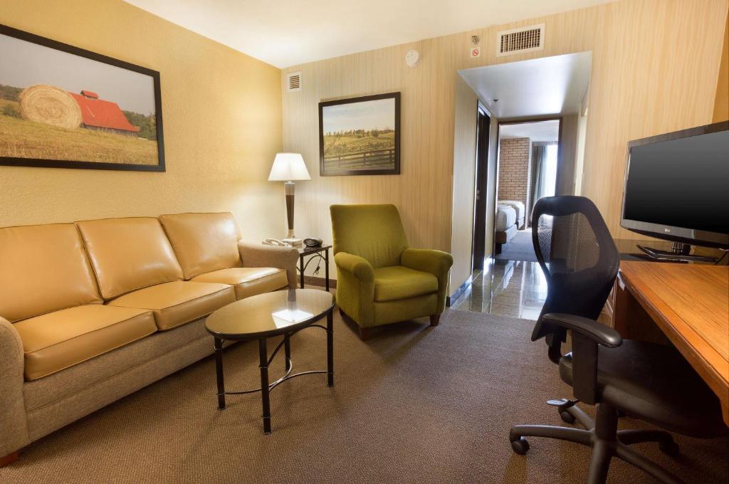 Drury Inn & Suites Paducah - image 6