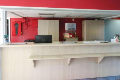 Econo Lodge - image 2