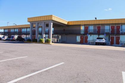 Econo Lodge - image 5