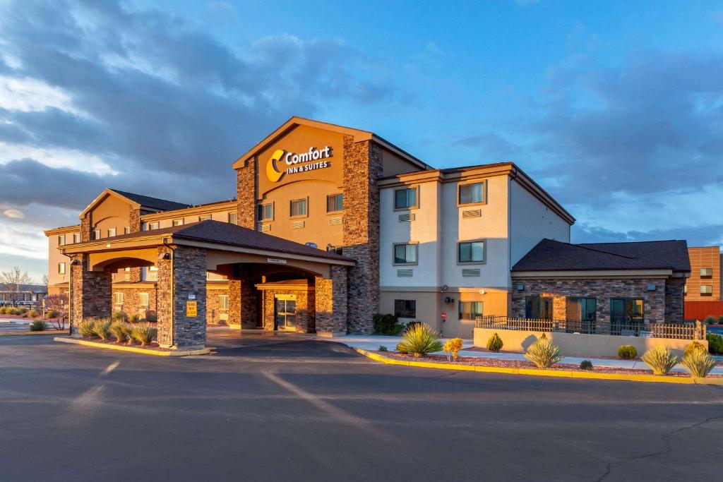 Comfort Inn & Suites Page at Lake Powell - main image