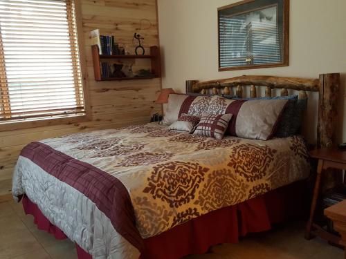 Elktrace Bed and Breakfast - image 2