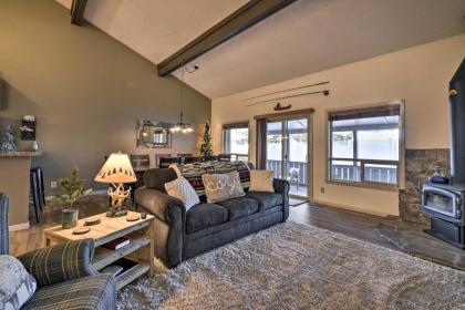 Contemporary Condo with A and C 4 Miles to Hot Springs!