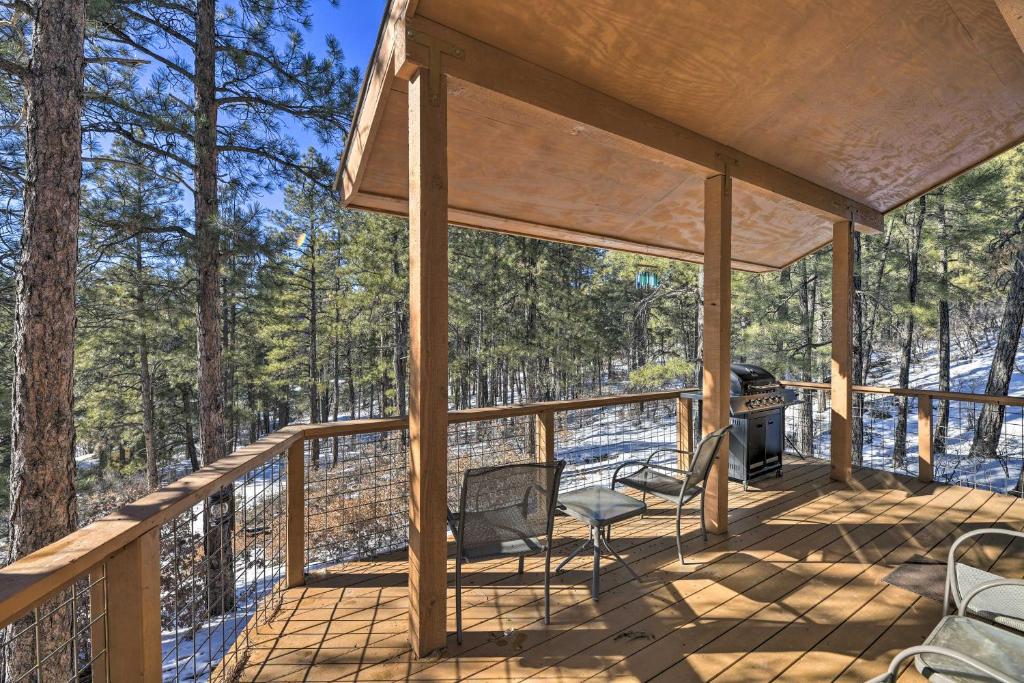 Quiet Cottage with Hot Tub Backs up to Natl Forest - main image