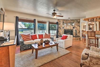 Central Florida Escape on 5 Acres with Grill and Pool!