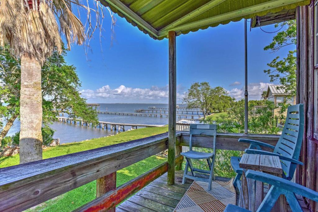 Las Brisas Home with Lighted Fishing Pier and Kayaks - main image
