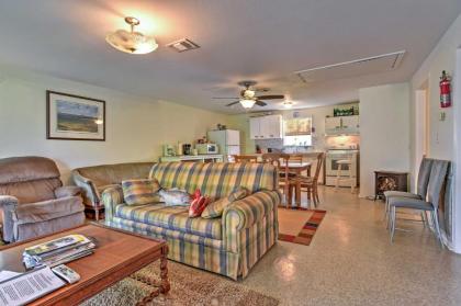 Las Brisas Home with Lighted Fishing Pier and Kayaks - image 11