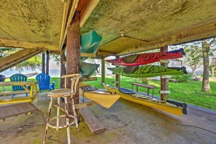 Las Brisas Home with Lighted Fishing Pier and Kayaks - image 5