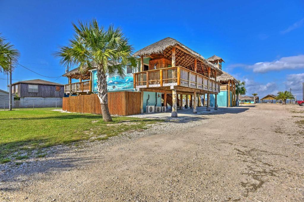 Las Brisas Home with Lighted Fishing Pier and Kayaks - image 7