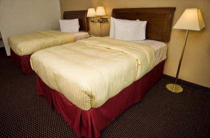 Express Inn & Suites - image 12