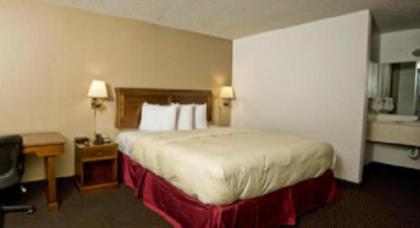 Express Inn & Suites - image 3