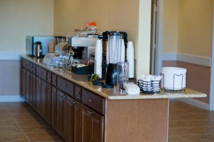 Express Inn & Suites - image 5