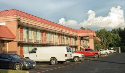 Express Inn & Suites - image 7