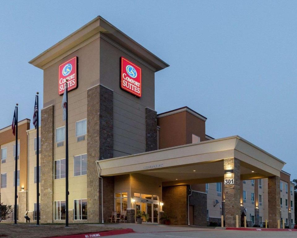 Comfort Suites Palestine - main image