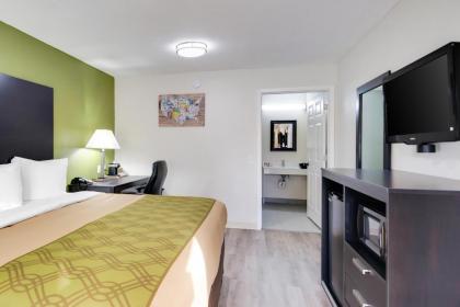 Econo Lodge Palestine - image 9