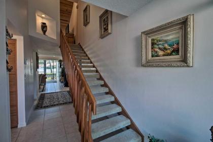 Relaxing Palm Beach Getaway with Pool Access - image 15