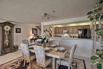 Relaxing Palm Beach Getaway with Pool Access - image 5