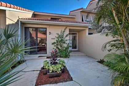 Relaxing Palm Beach Getaway with Pool Access - image 6