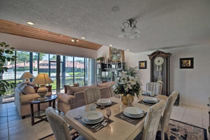 Relaxing Palm Beach Getaway with Pool Access - image 8