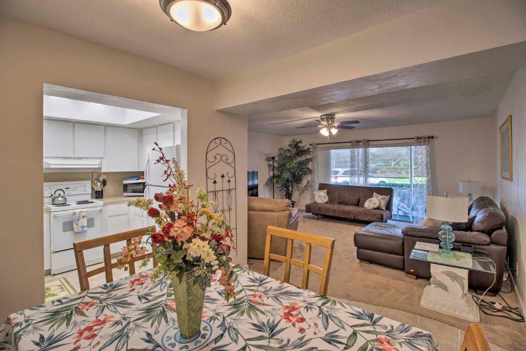 Cozy Palm Beach Gardens Condo with Pool Access! - main image