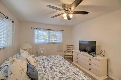 Cozy Palm Beach Gardens Condo with Pool Access! - image 12