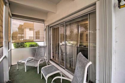 Cozy Palm Beach Gardens Condo with Pool Access! - image 2