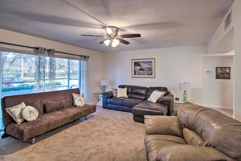 Cozy Palm Beach Gardens Condo with Pool Access! - image 4