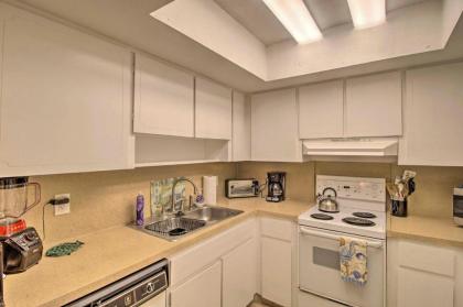 Cozy Palm Beach Gardens Condo with Pool Access! - image 8