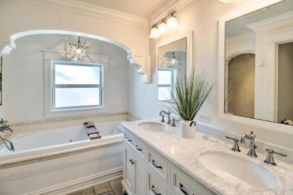 Luxury Getaway in Palm Beach Gardens! - image 11