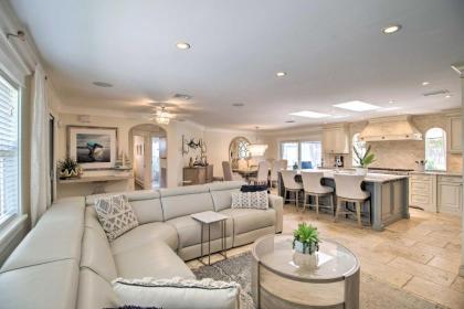 Luxury Getaway in Palm Beach Gardens! - image 2