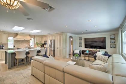 Luxury Getaway in Palm Beach Gardens! - image 4