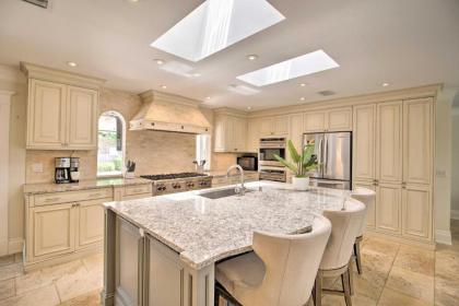 Luxury Getaway in Palm Beach Gardens! - image 6