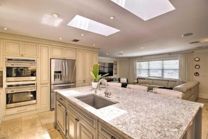 Luxury Getaway in Palm Beach Gardens! - image 8