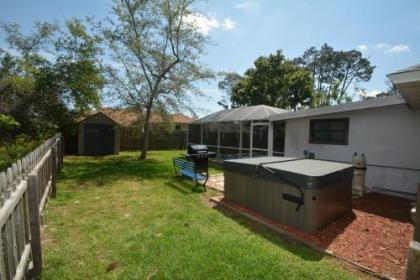 HIDDEN OASIS Spacious Pool Home with Florida Room and Hot tub Florida