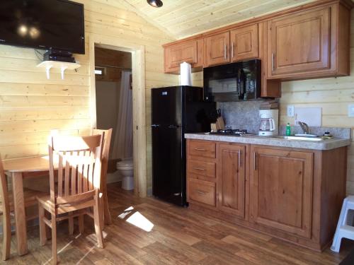 Palm Springs Camping Resort Cabin 3 - main image