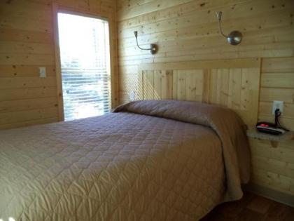 Palm Springs Camping Resort Cabin 3 - image 4