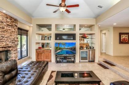 Alluring Palm Desert Retreat - image 2