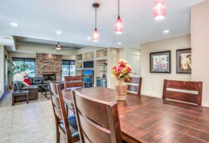 Alluring Palm Desert Retreat - image 4