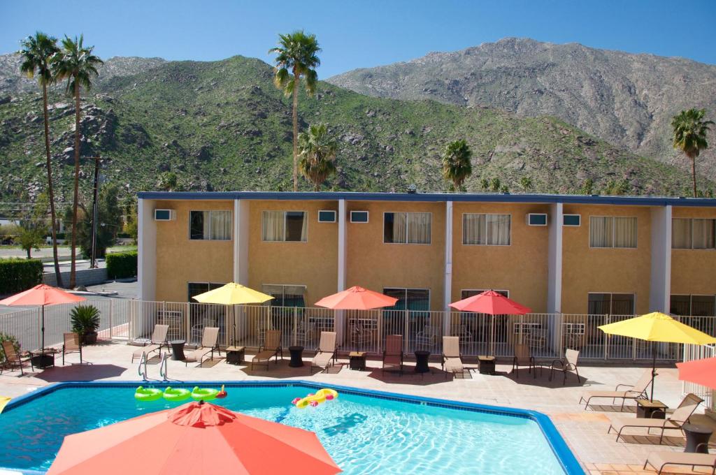 Delos Reyes Palm Springs - main image