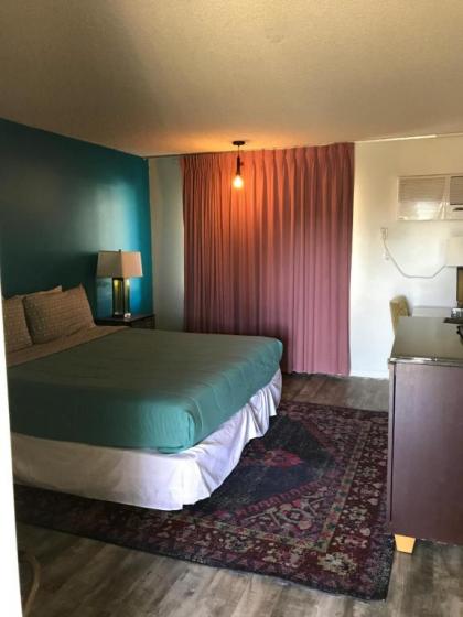 Delos Reyes Palm Springs - image 4