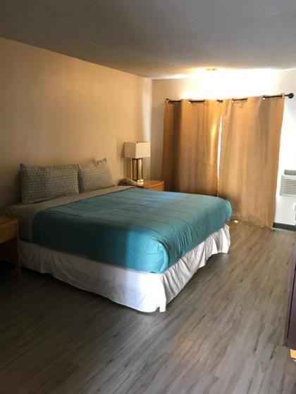 Delos Reyes Palm Springs - image 5
