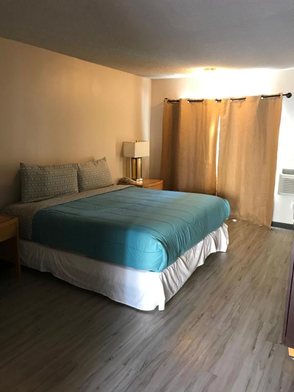 Delos Reyes Palm Springs - image 5
