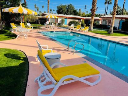 A PLACE IN tHE SUN Garden Hotel   Big Units with Privacy Gardens  Heated Pool  Spa in 1 Acre Park Prime Location PEt Friendly tOP midcentury modern Boutique Hotel