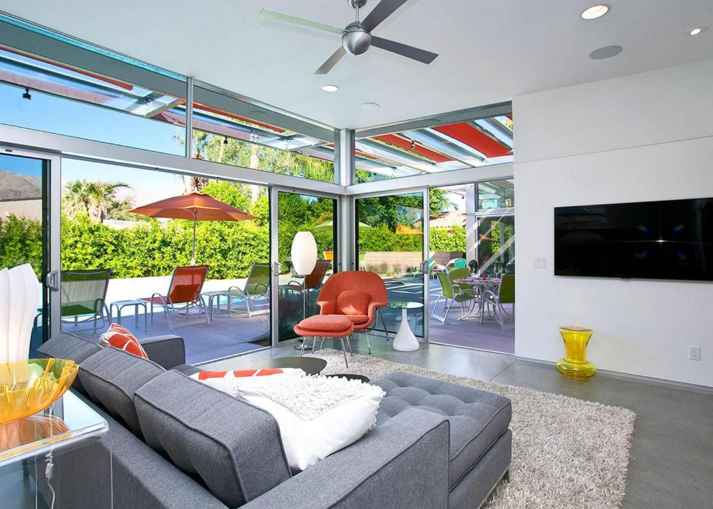Glass and Steel House 2012 - image 2