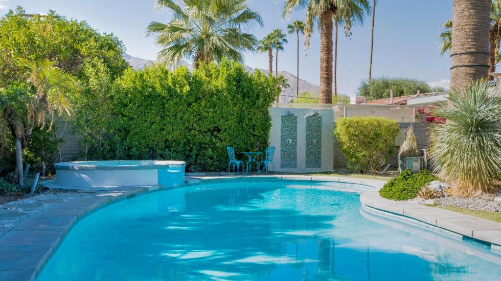 The Kirk Douglas House - image 4