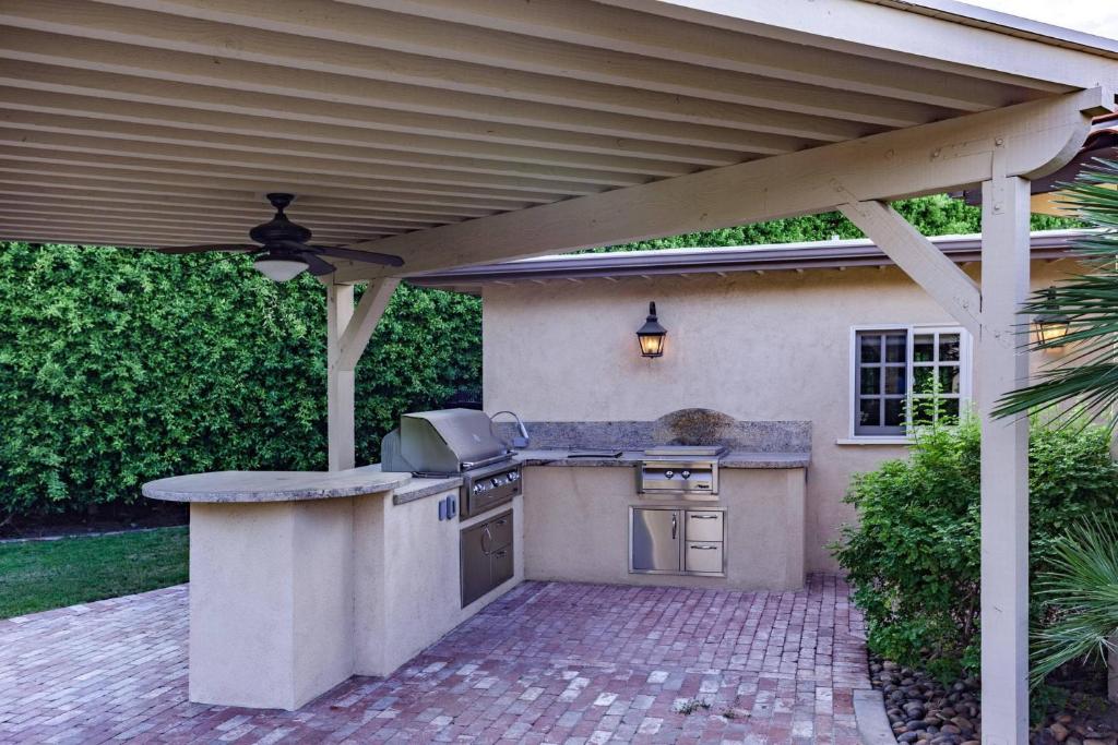 The Sol Lesser Estate - image 4
