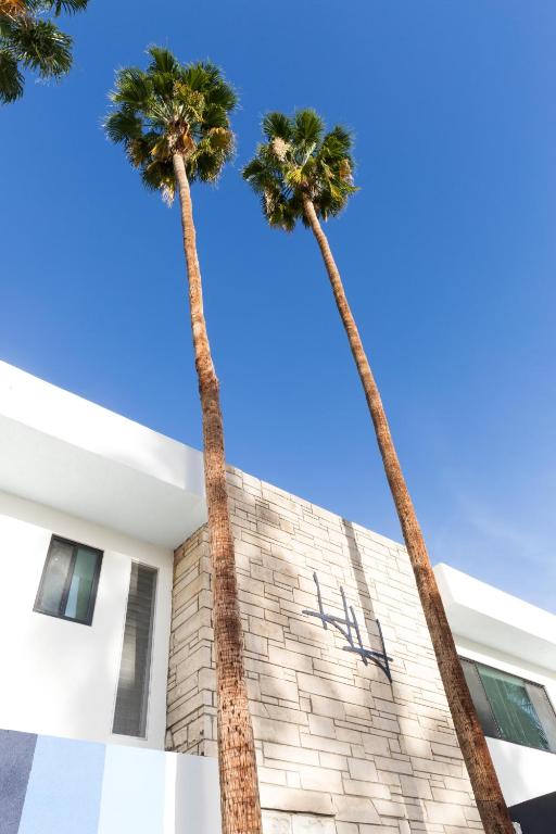 Holiday House Palm Springs - image 3